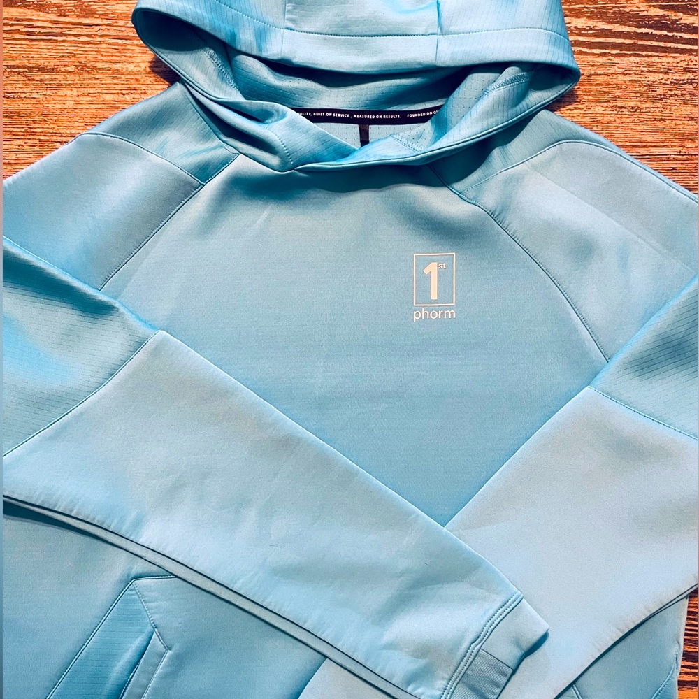 silky smooth 1stPhorm performance hoodie 🩵